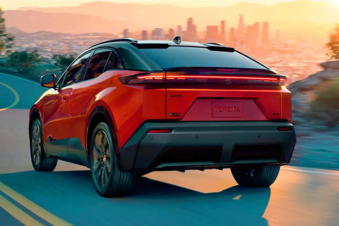 토요타 2026 C-HR EV 측후면 (출처=토요타) 토요타 2026 C-HR EV 측후면 (출처=토요타)