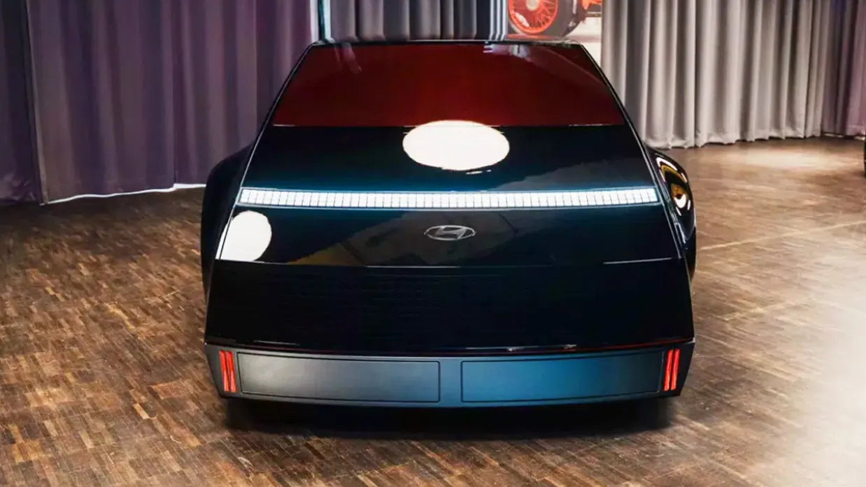 현대차 콘셉트카 옵시디언 정면 (출처=2025 Car Design Event) 현대차 콘셉트카 옵시디언 정면 (출처=2025 Car Design Event)