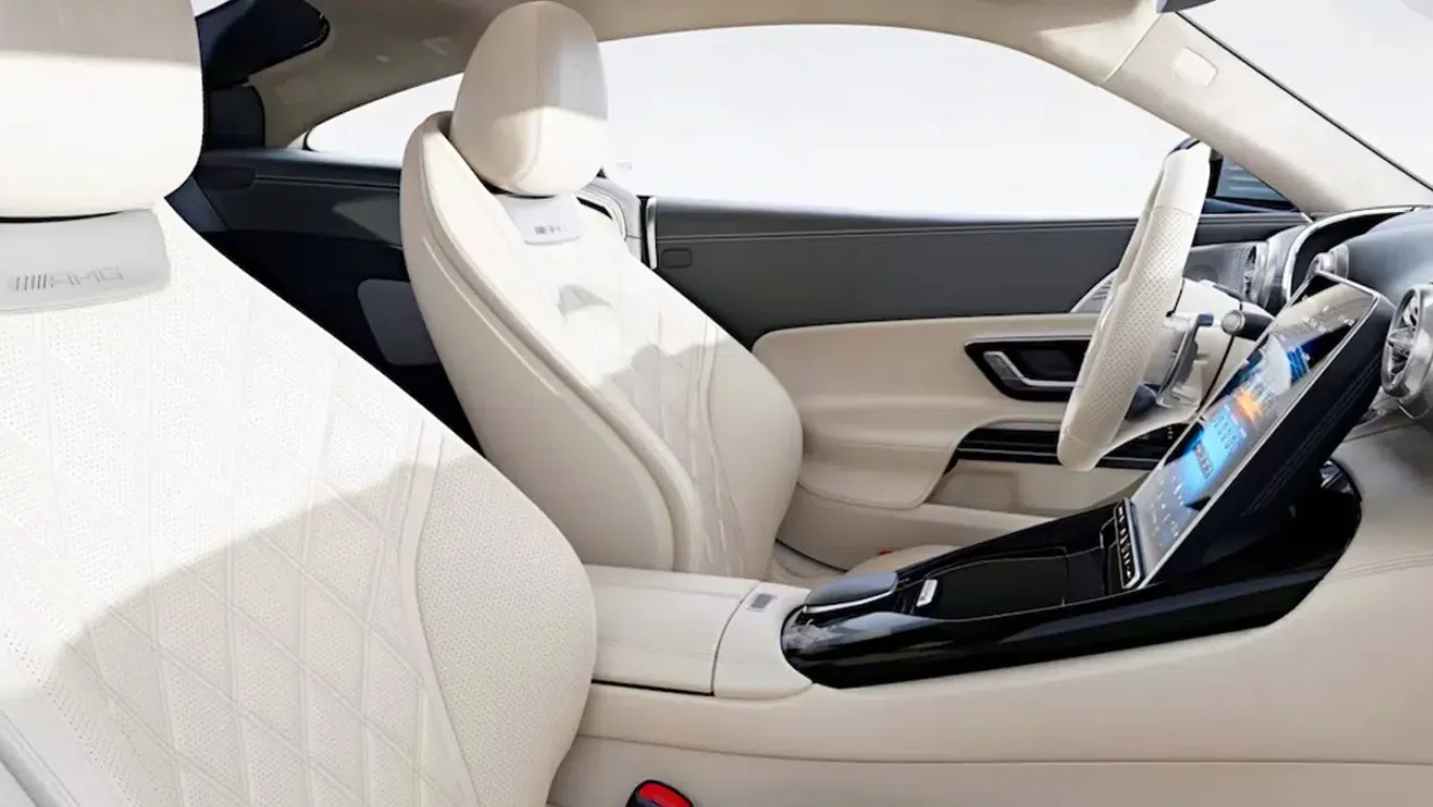 메르세데스-AMG GT 55 4MATIC+ 실내 1열 (출처=메르세데스-벤츠) 메르세데스-AMG GT 55 4MATIC+ 실내 1열 (출처=메르세데스-벤츠)