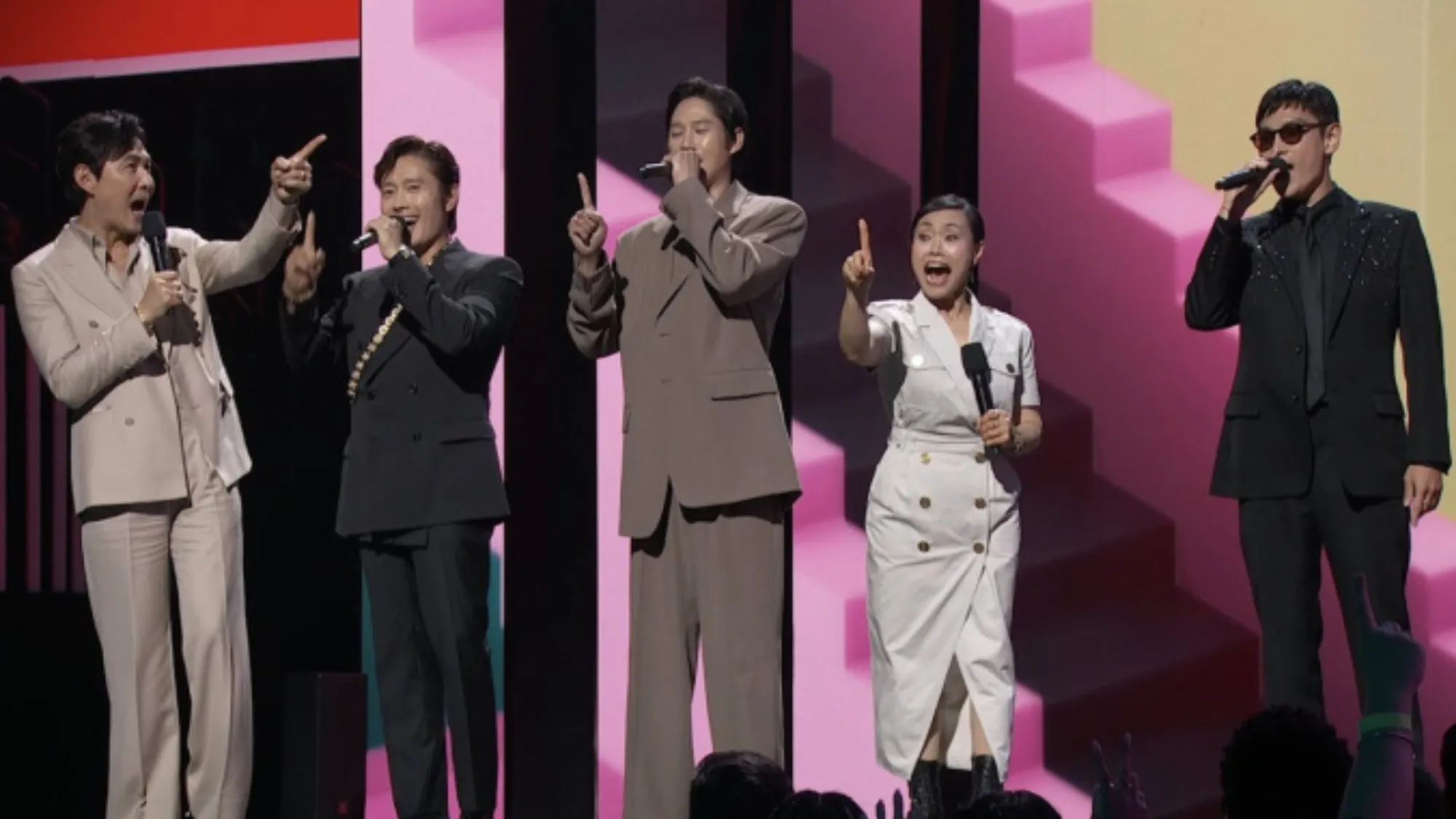 이정재 이병헌 박성훈 강애심 최승현(사진=넷플릭스 제공) 이정재 이병헌 박성훈 강애심 최승현(사진=넷플릭스 제공)