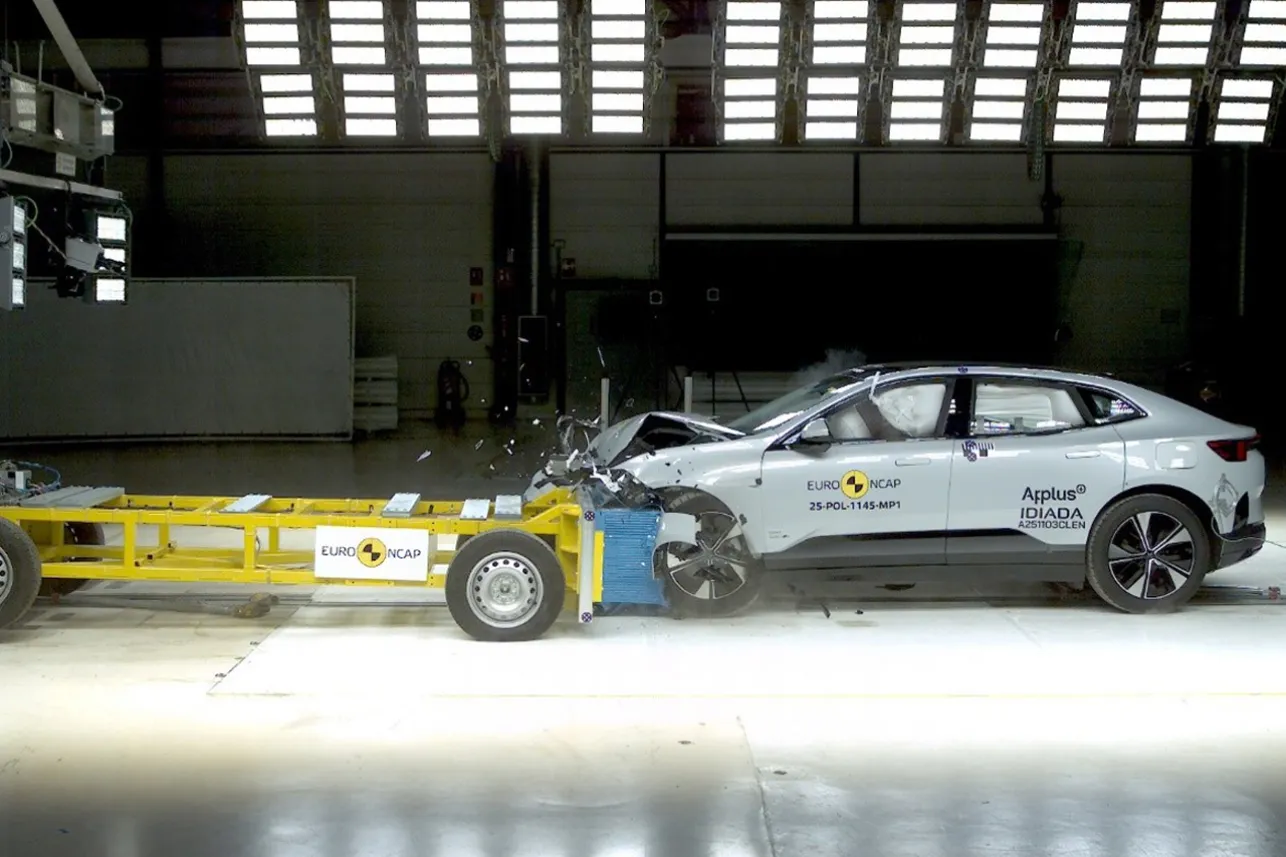 유로 NCAP 테스트 중인 폴스타 4 (출처=폴스타코리아) 유로 NCAP 테스트 중인 폴스타 4 (출처=폴스타코리아)