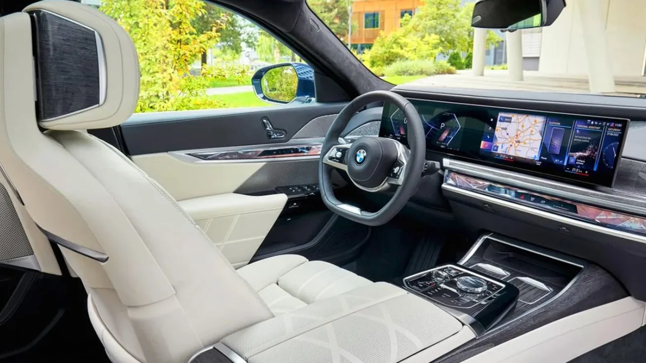 BMW 7시리즈 실내 디스플레이 (출처=BMW) BMW 7시리즈 실내 디스플레이 (출처=BMW)