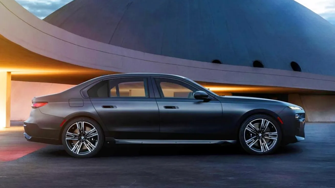 BMW 7시리즈 측면 (출처=BMW) BMW 7시리즈 측면 (출처=BMW)