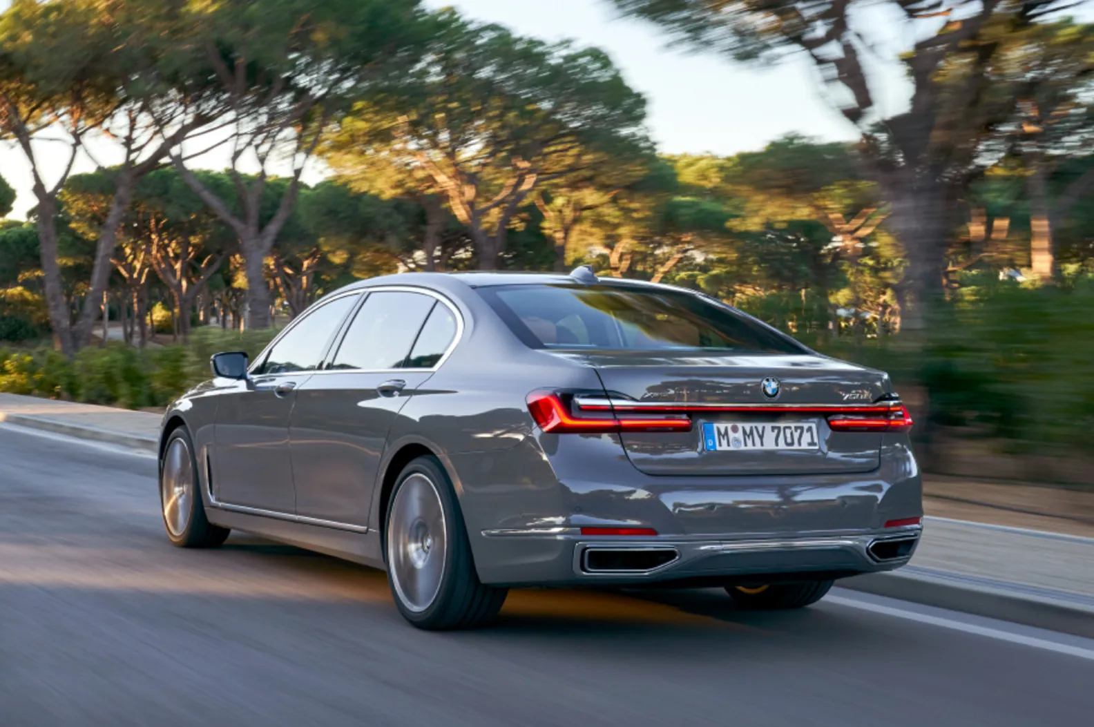 BMW 7시리즈 측후면 (출처=BMW) BMW 7시리즈 측후면 (출처=BMW)