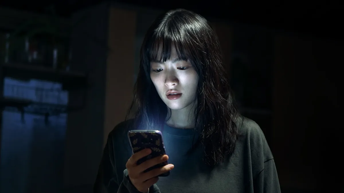 영화 스마트폰을 떨어뜨렸을 뿐인데, 천우희 / 넷플릭스 영화 스마트폰을 떨어뜨렸을 뿐인데, 천우희 / 넷플릭스