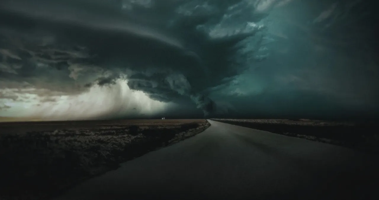 넷플릭스 다큐영화, 토네이도: 폭풍에 갇히다 (Tornado: Caught in the Storm) / 넷플릭스 넷플릭스 다큐영화, 토네이도: 폭풍에 갇히다 (Tornado: Caught in the Storm) / 넷플릭스