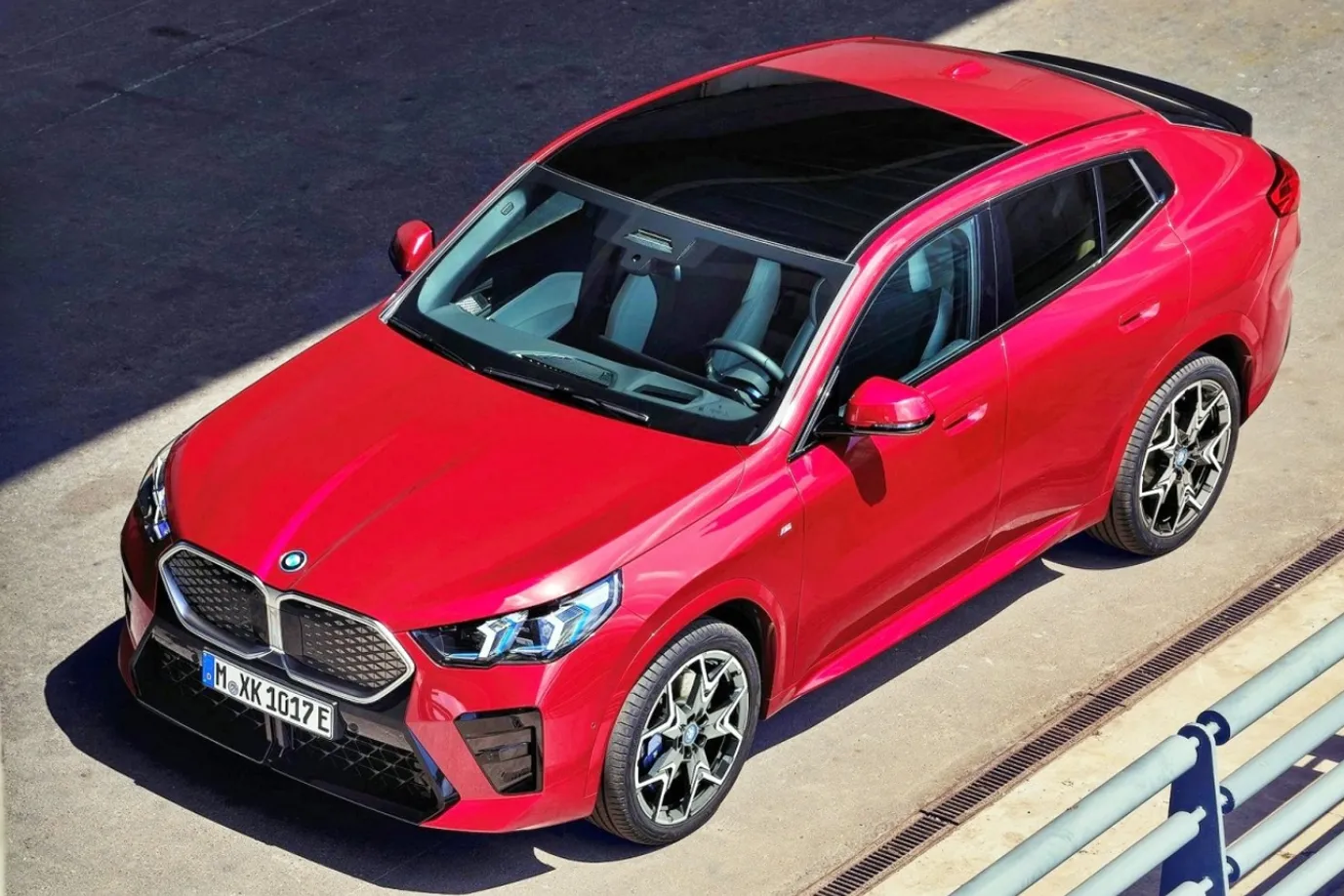 BMW iX2 상부 (출처=BMW)