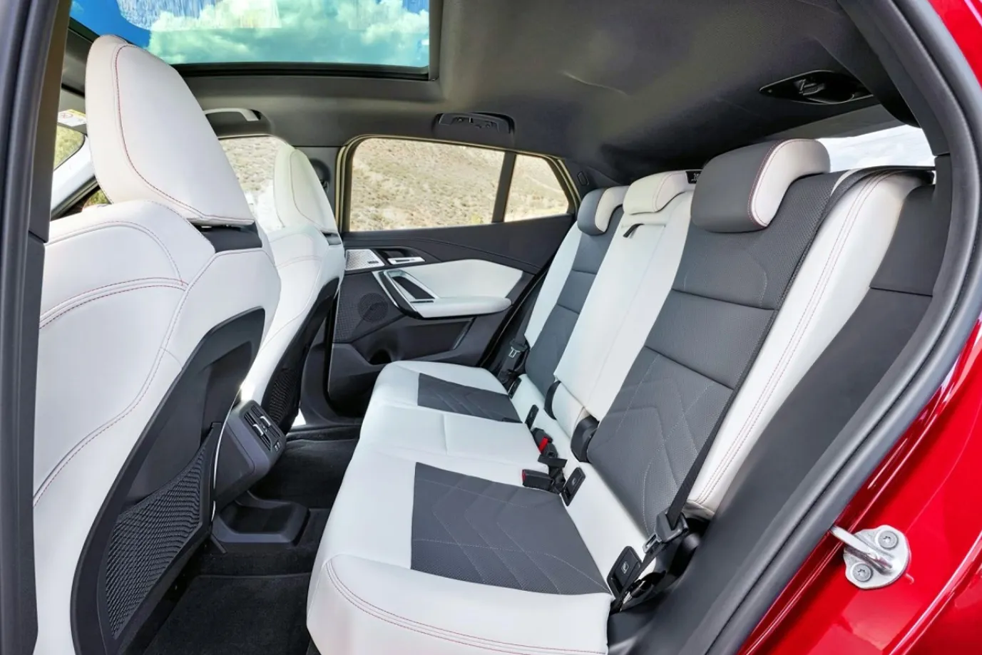 BMW iX2 실내 (출처=BMW) BMW iX2 실내 (출처=BMW)