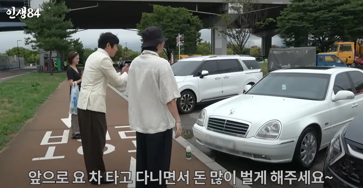 기안84가 이시언에게 선물한 쌍용 체어맨 (출처=유튜브 ‘인생84’) 기안84가 이시언에게 선물한 쌍용 체어맨 (출처=유튜브 ‘인생84’)