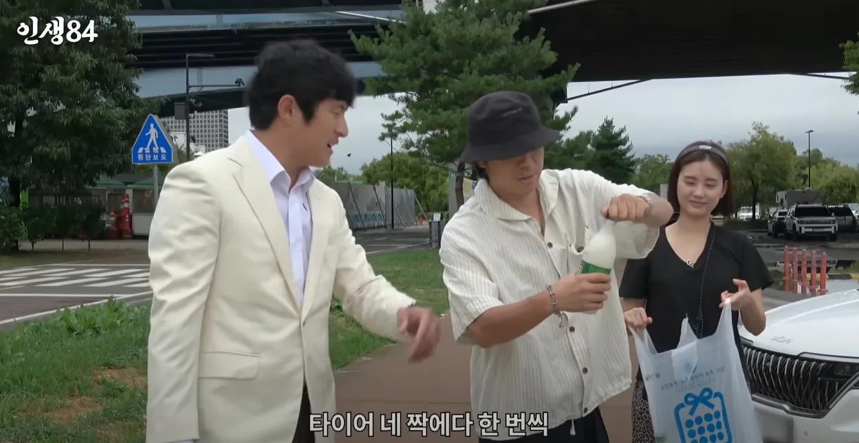기안84가 이시언에게 선물한 쌍용 체어맨 (출처=유튜브 ‘인생84’) 기안84가 이시언에게 선물한 쌍용 체어맨 (출처=유튜브 ‘인생84’)