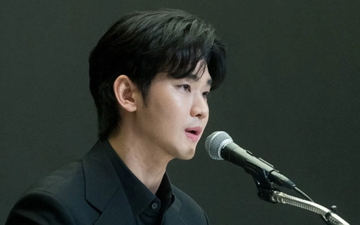 배우 김수현 / 출처 : 온라인 커뮤니티 배우 김수현 / 출처 : 온라인 커뮤니티