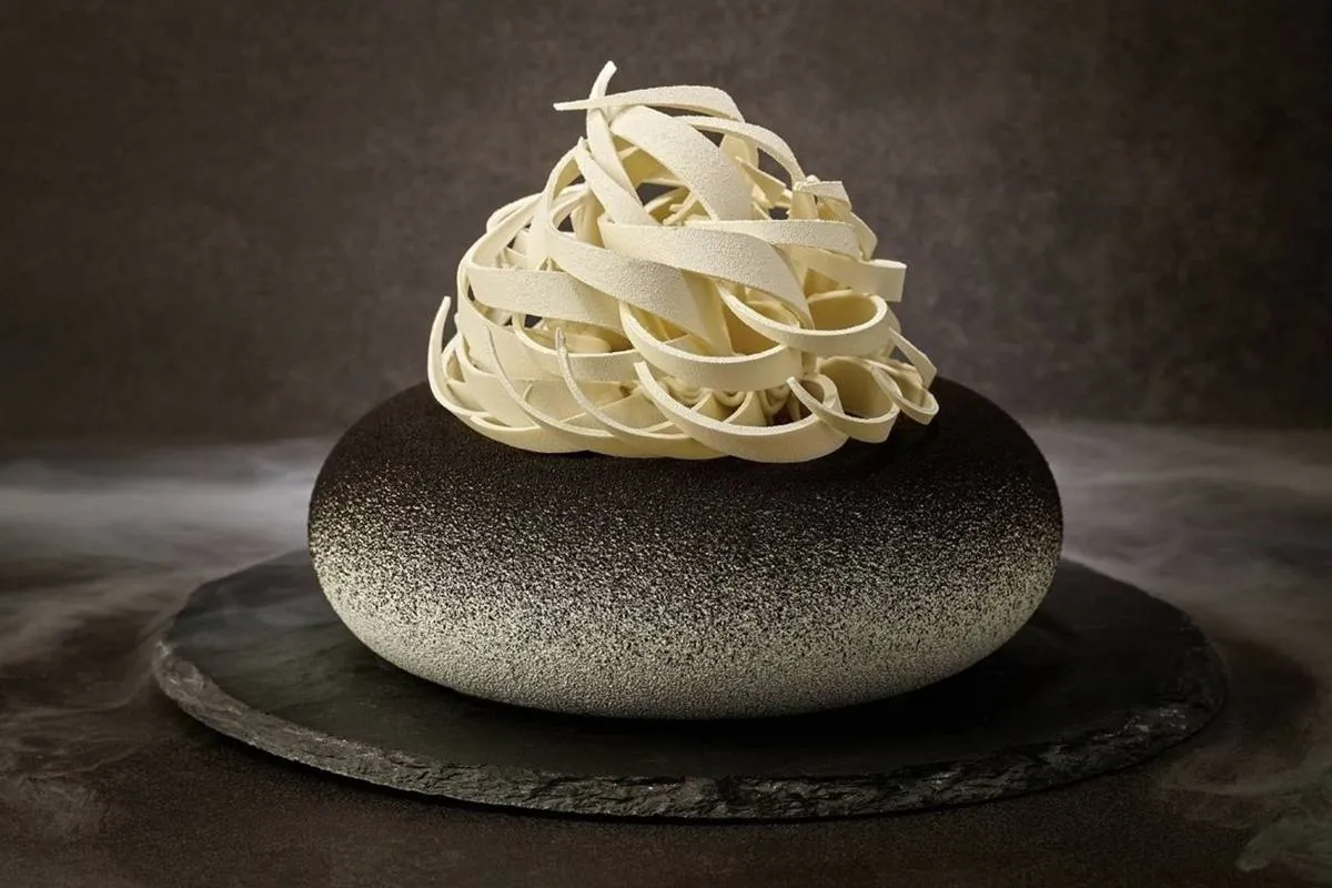 신라호텔 케이크 ‘더 파이니스트 럭셔리’, 50만원 / 호텔신라