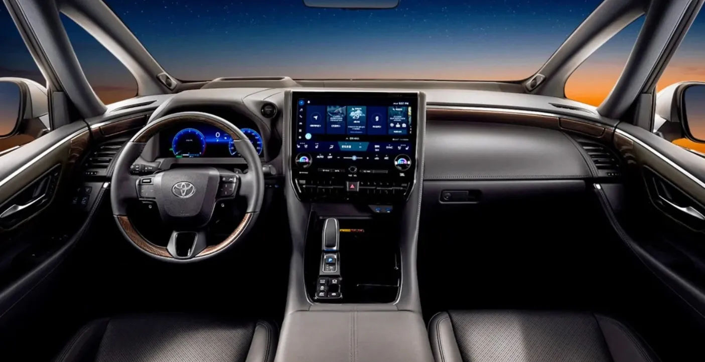 토요타 알파드 하이브리드 실내 디스플레이  (출처=토요타)