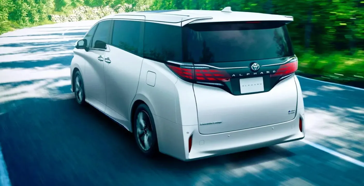 토요타 알파드 하이브리드 측후면 (출처=토요타)