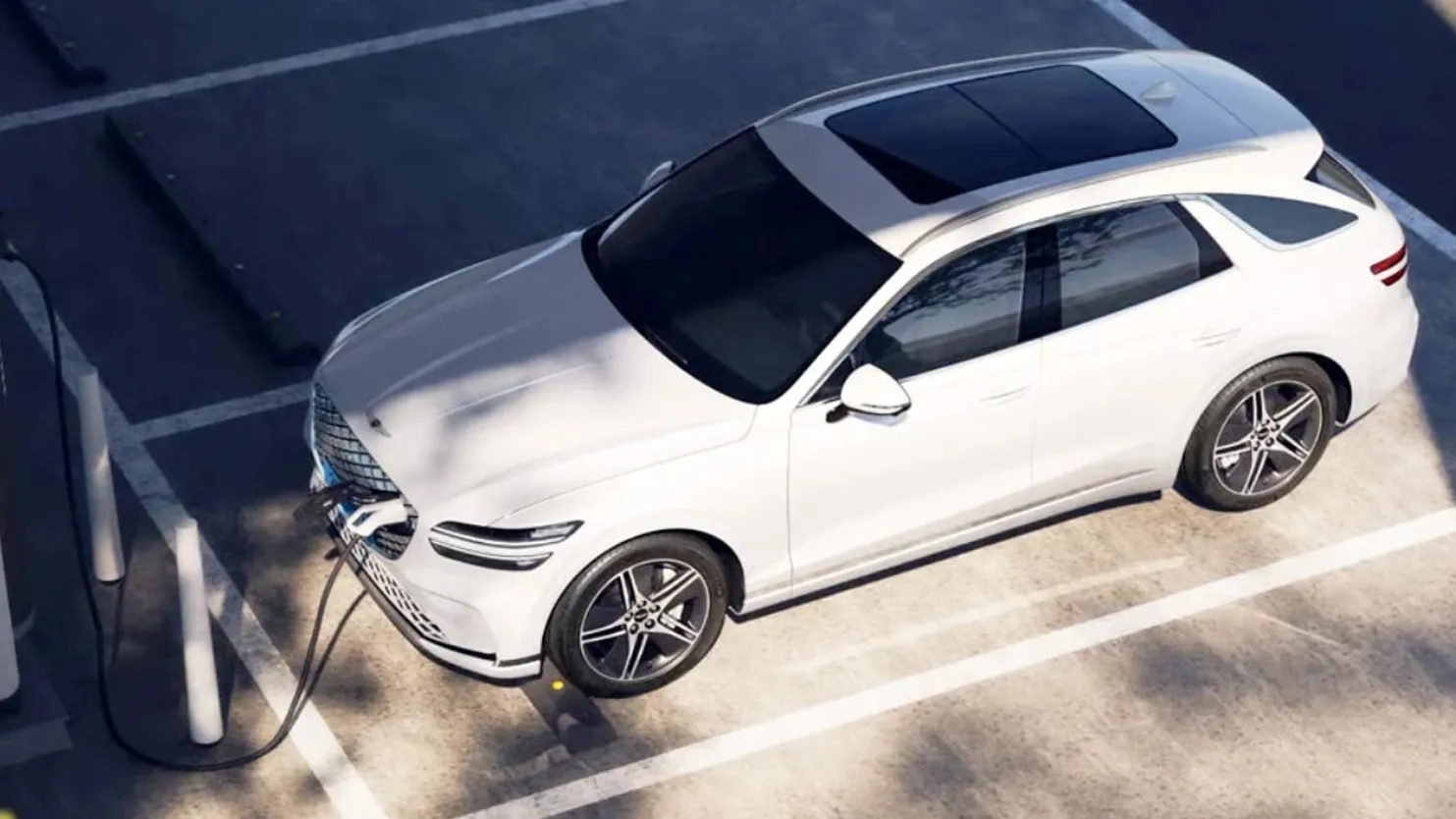 제네시스 GV70 일렉트리파이드 충전중인 장면 (출처=제네시스)