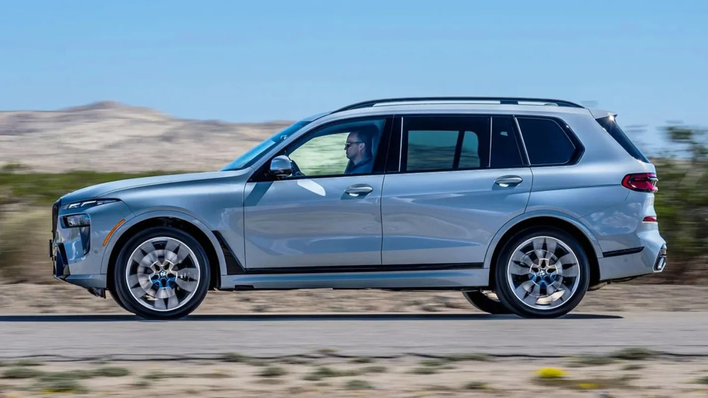 BMW X7 측면 (출처=BMW)