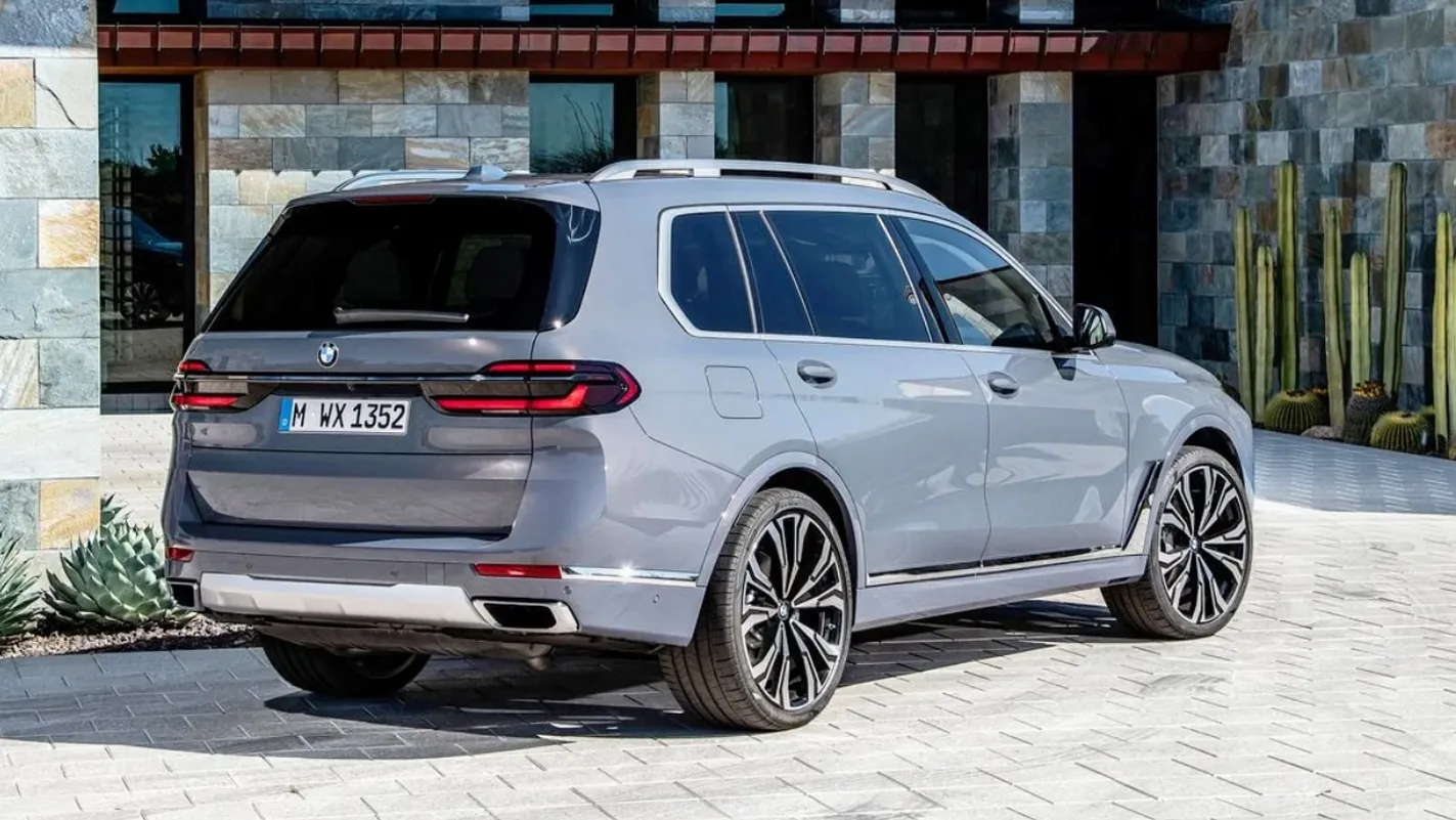 BMW X7 측후면 (출처=BMW)