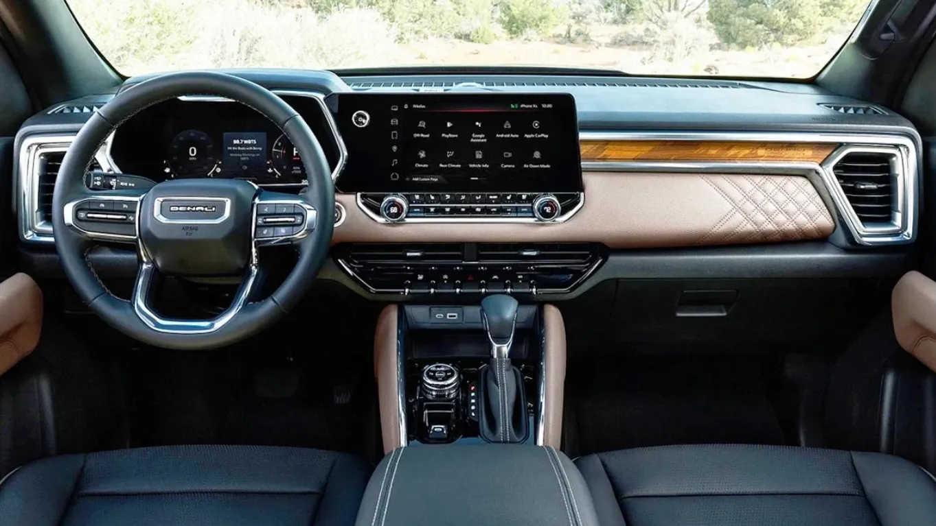 GMC 캐니언 실내 디스플레이 (출처=GMC)