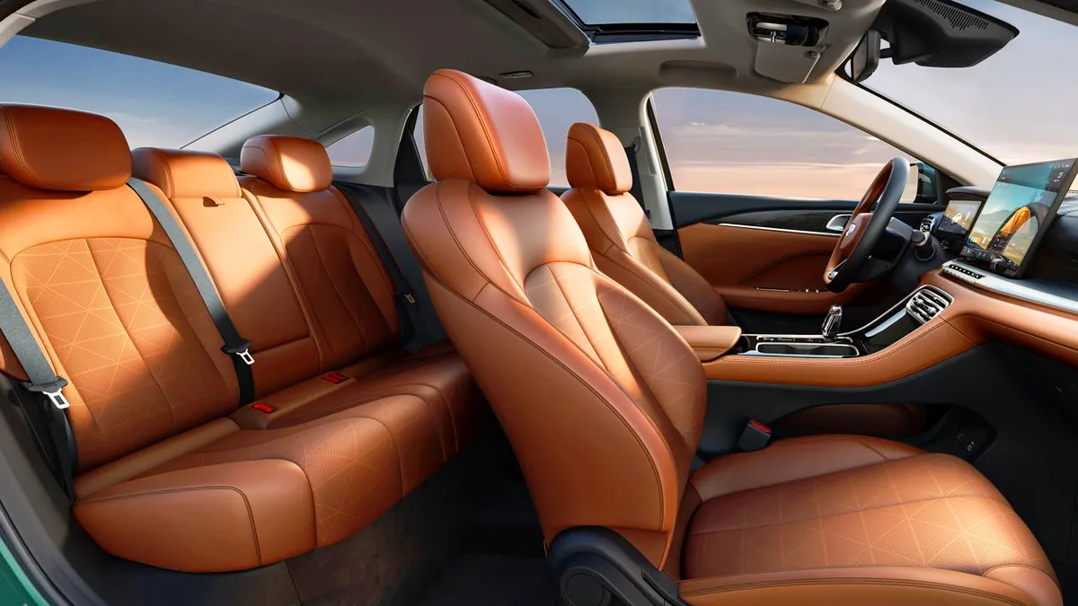 엠그란드 5세대 실내 / 지커