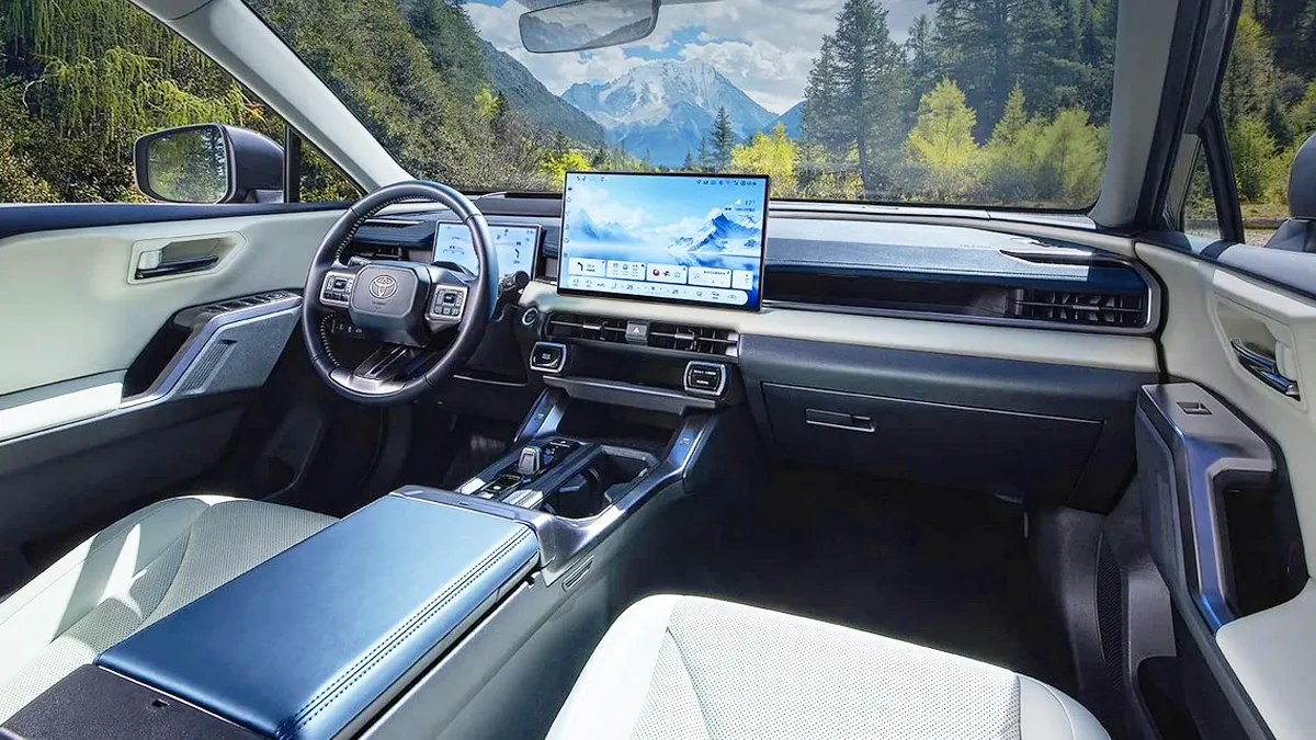 중국 전용 모델 와일드랜더 실내 / 토요타