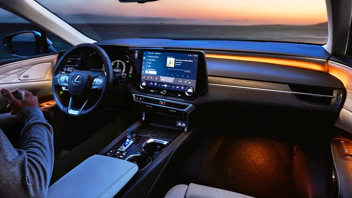 렉서스 RX 450h+ 실내 / 렉서스