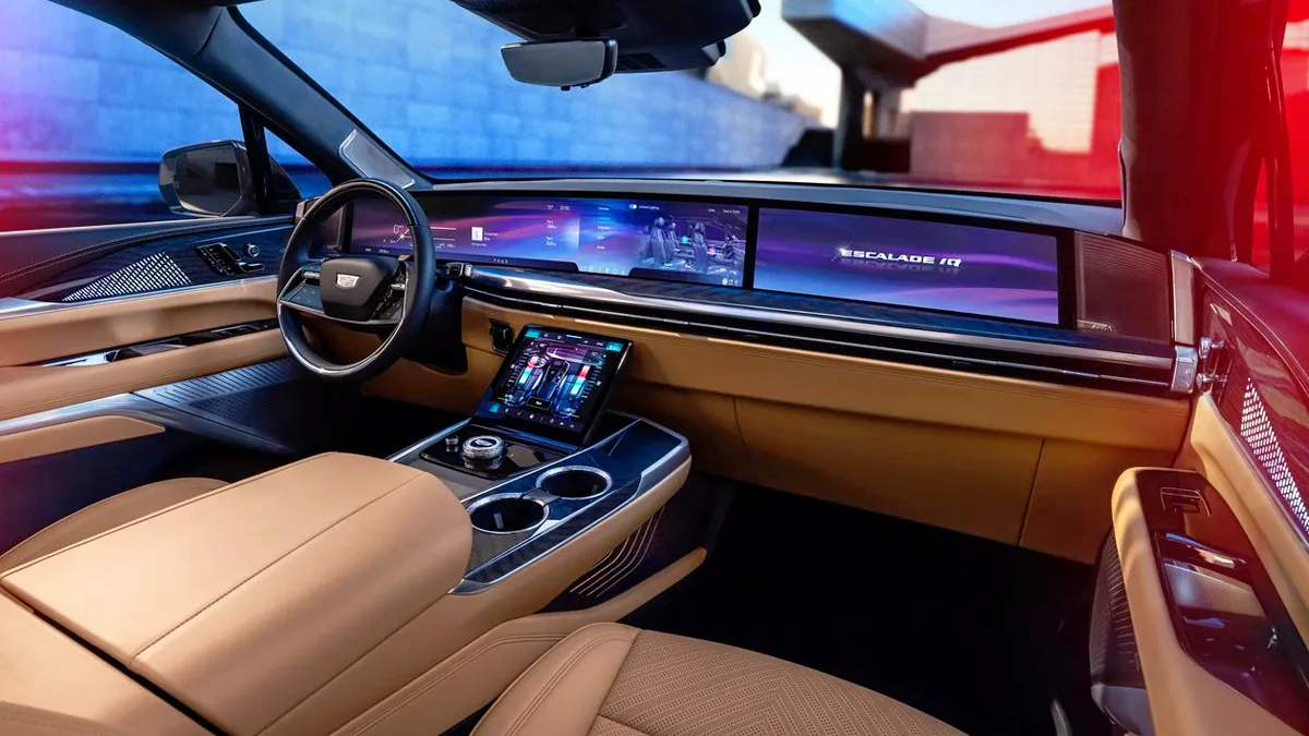 에스컬레이드 IQ 실내 / 캐딜락