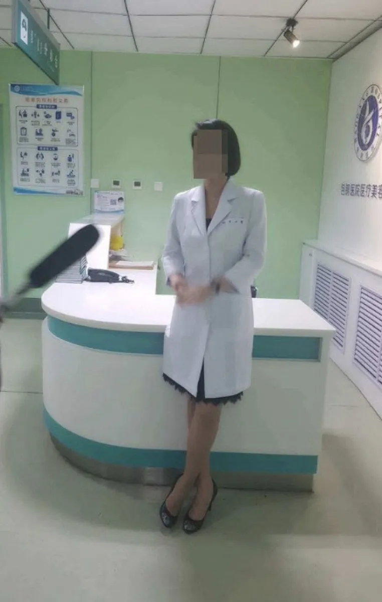 박나래에게 의료 서비스를 제공한 것으로 알려진 일명 ‘주사이모’ 이모씨가 “중국 네이멍구의 한 의과대학에서 교수로 재직했다”며 자신의 소셜미디어(SNS)에 올린 사진. 인스타그램 캡처