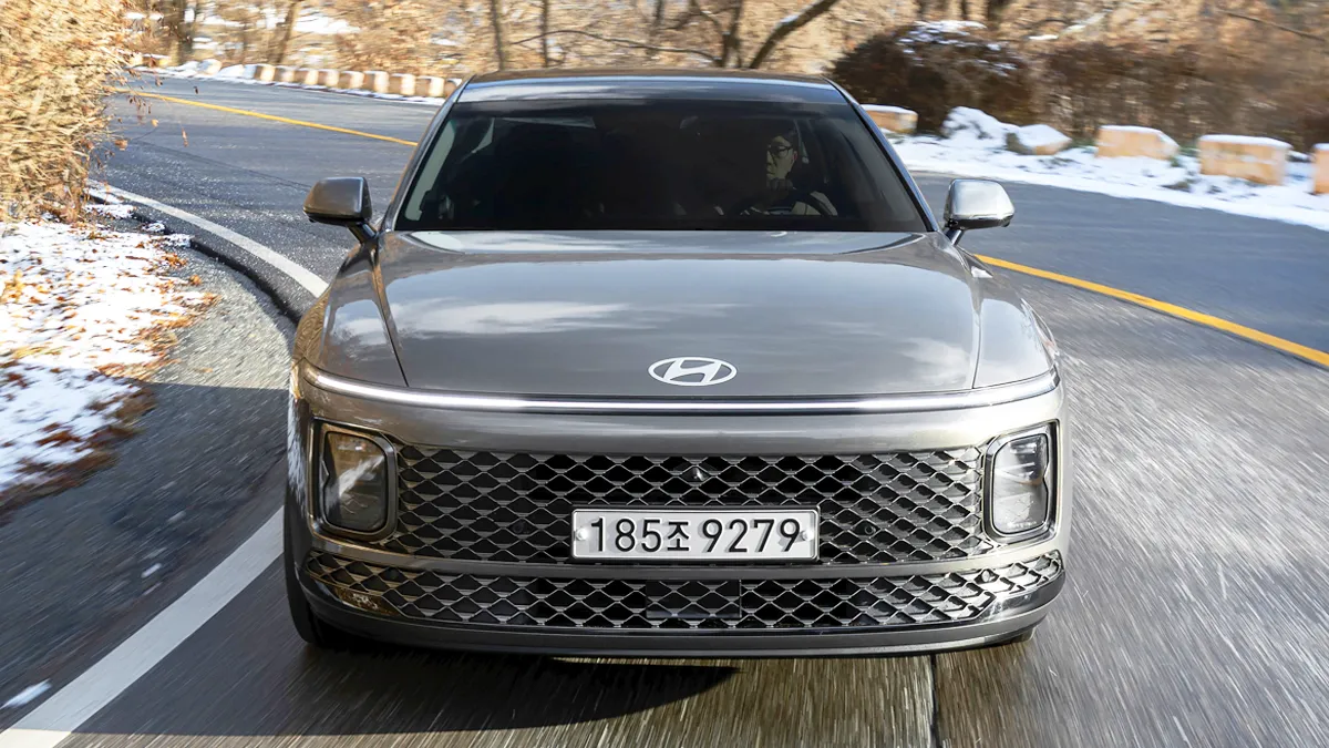 그랜저 하이브리드 / 현대자동차