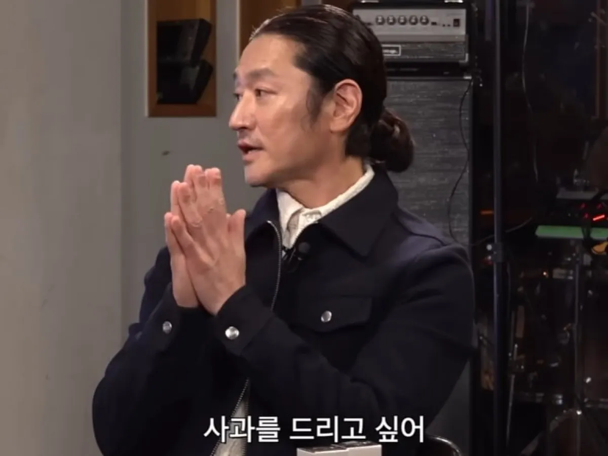 가수 바비킴이 10년 전 기내 난동 사건을 언급하며 고개를 숙였다. 유튜브 채널 ‘피식대학’ 캡처