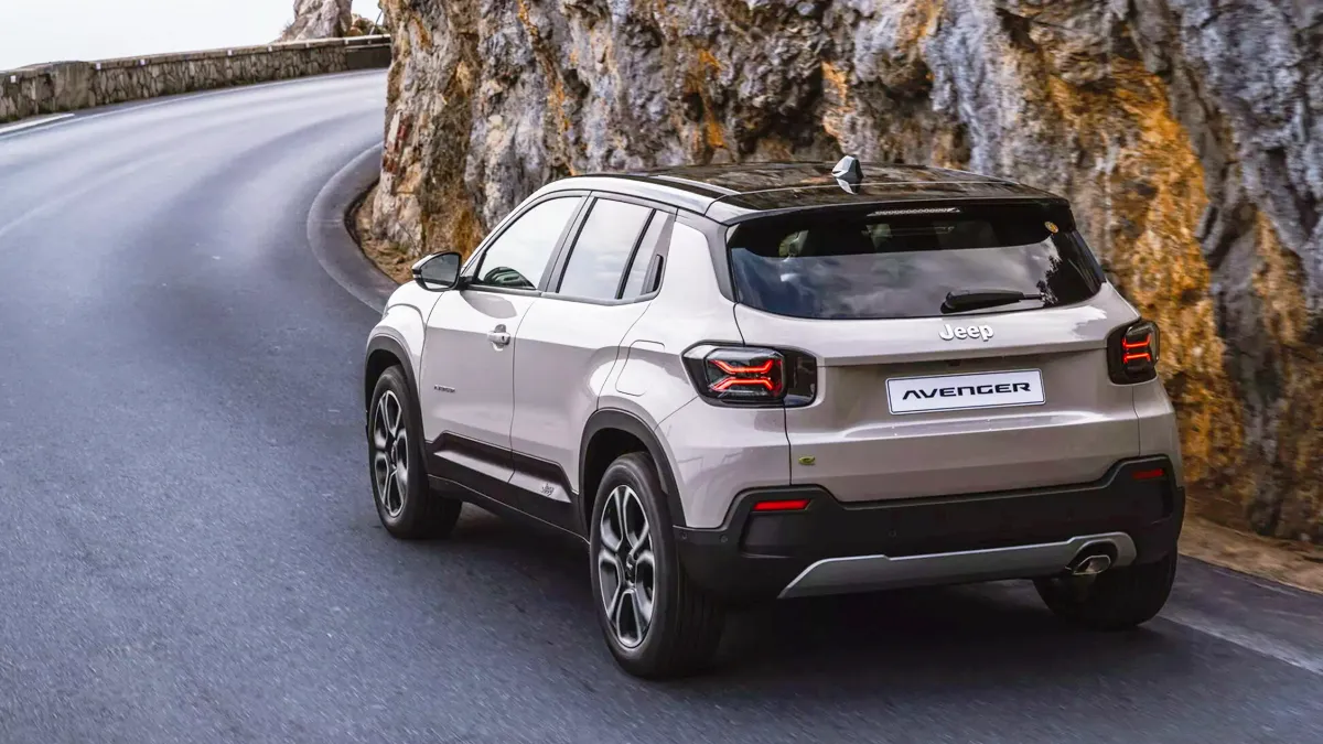 어벤저 마일드 하이브리드 eAWD / 지프