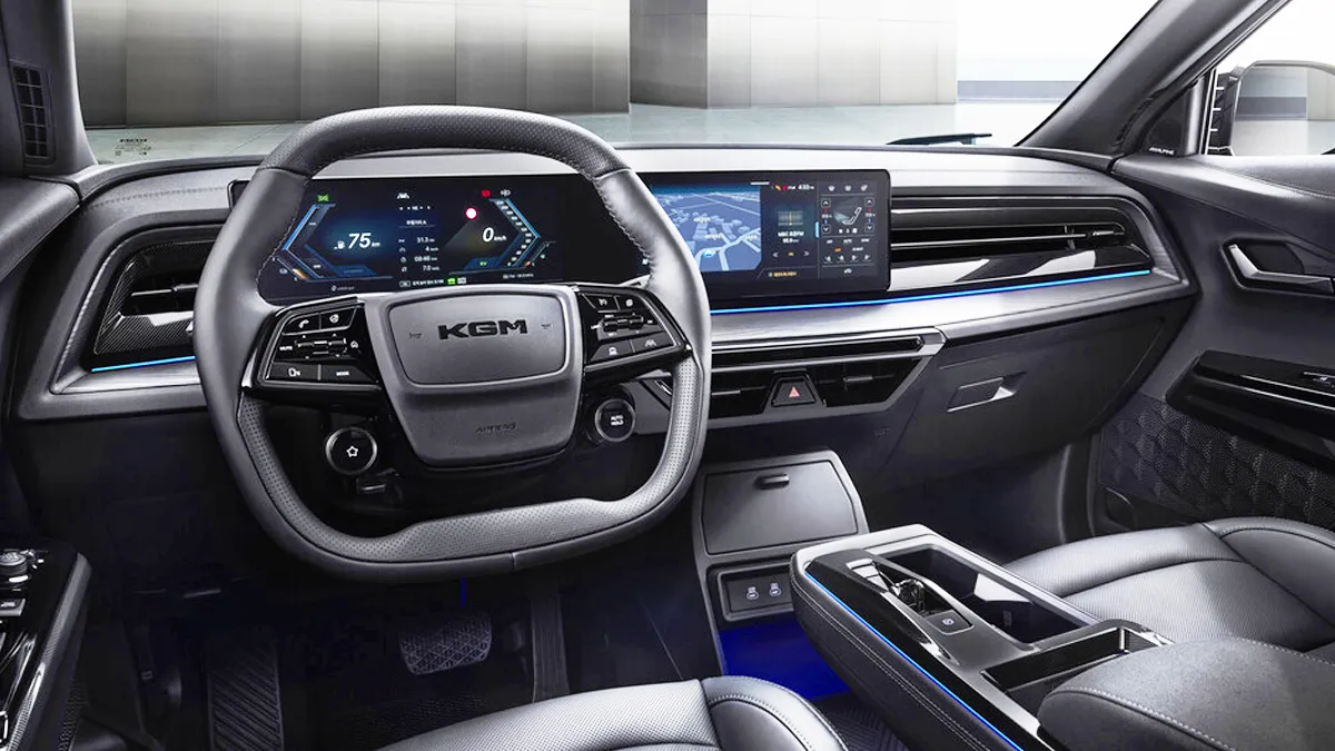 액티언 하이브리드 실내 / KGM