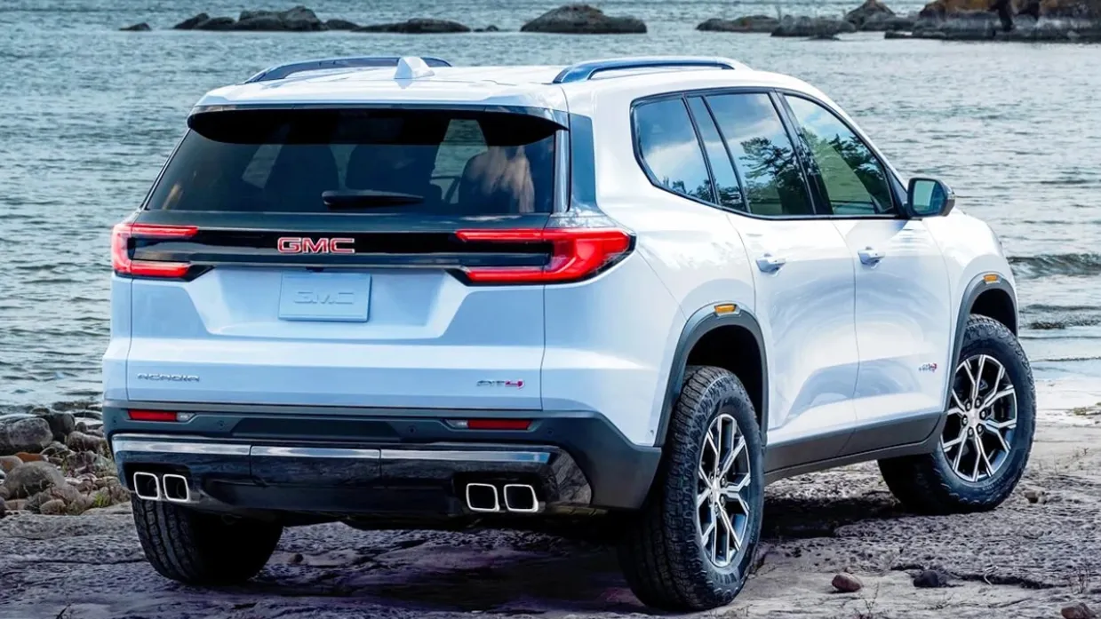 GMC 아카디아 측후면 (출처=GMC)