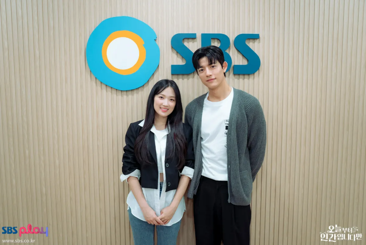 배우 김혜윤(왼쪽)과 로몬. SBS 제공