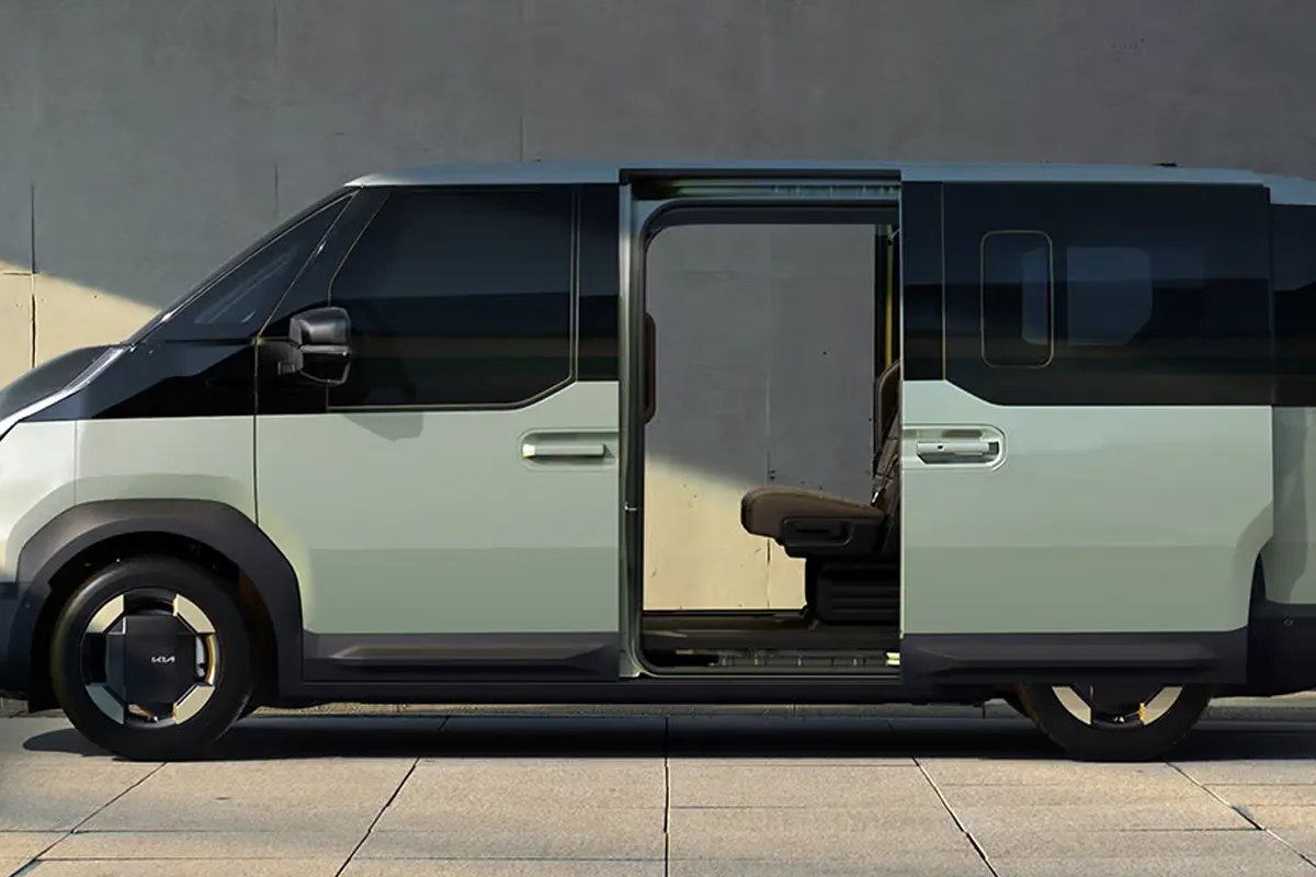 카니발과 동일한 슬라이딩 도어 타입인 점도 큰 장점이다. 비좁은 공간에 주차해도 충분히 내릴 수 있는 공간을 마련할 수 있다.