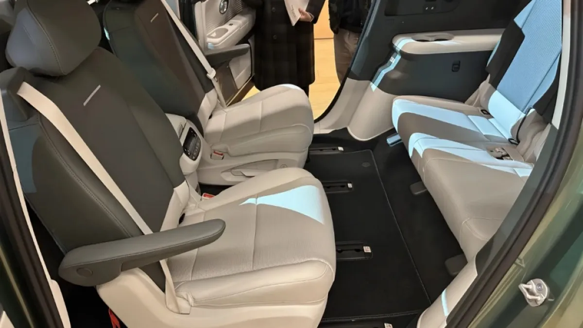 아이오직 2열 내부 / 사진=온라인커뮤니티