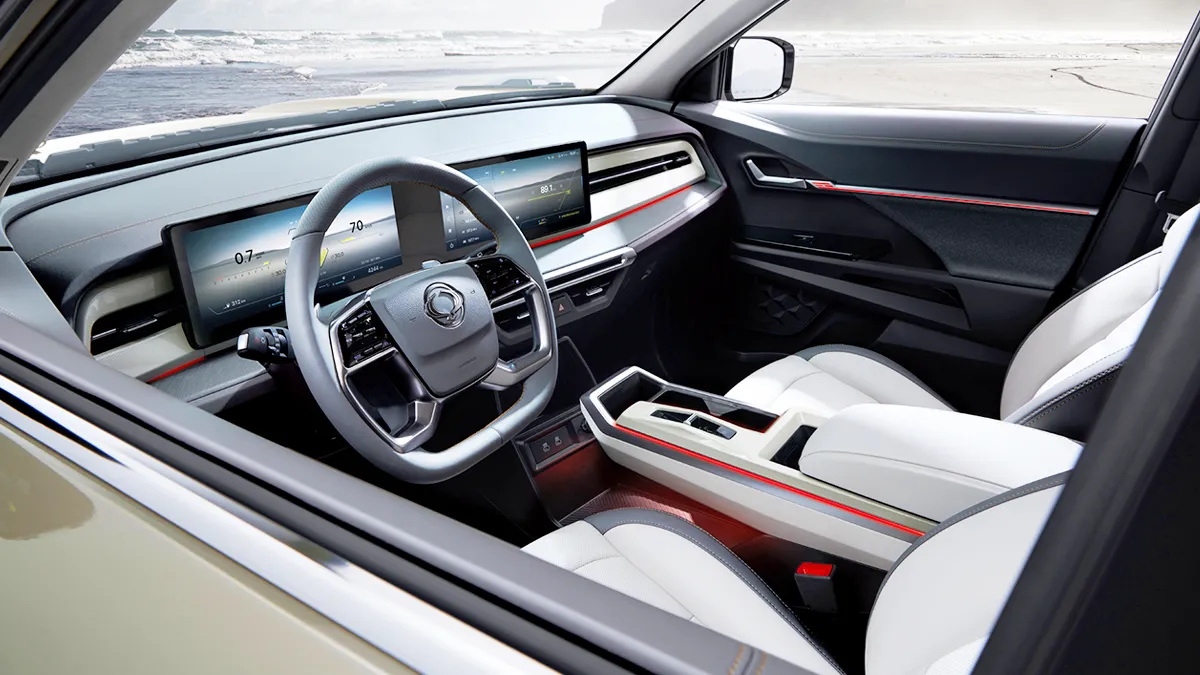 현행 토레스 모델 실내 / KGM