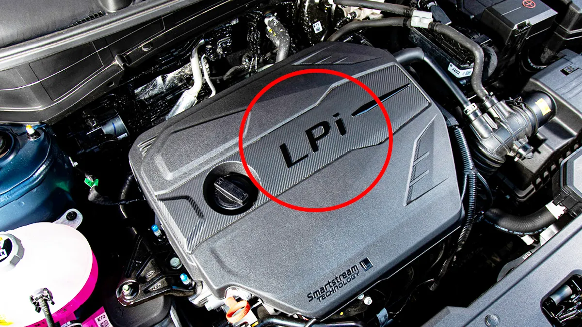 스포티지 LPG 모델 엔진룸 / 기아