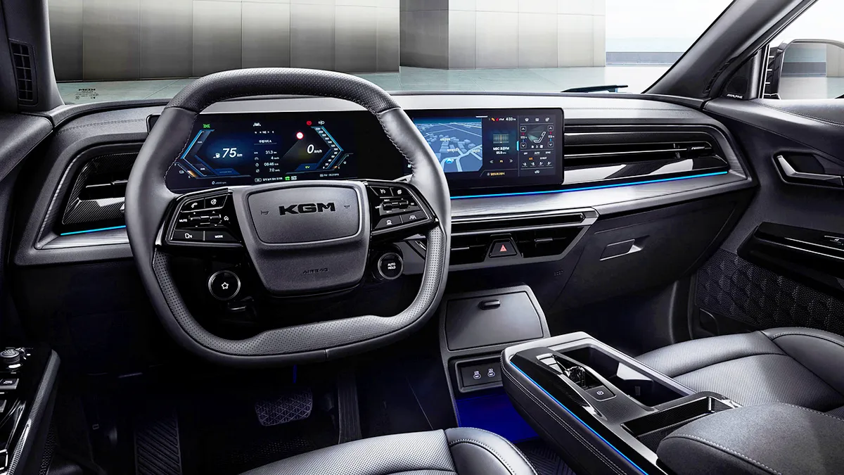 액티언 하이브리드 실내 / KGM