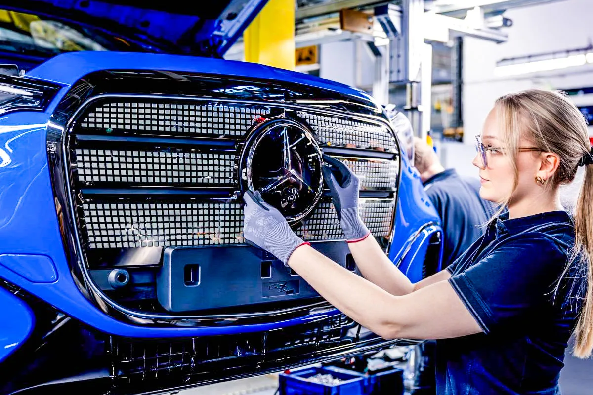 생산 라인 - 출처 : 메르세데스-벤츠