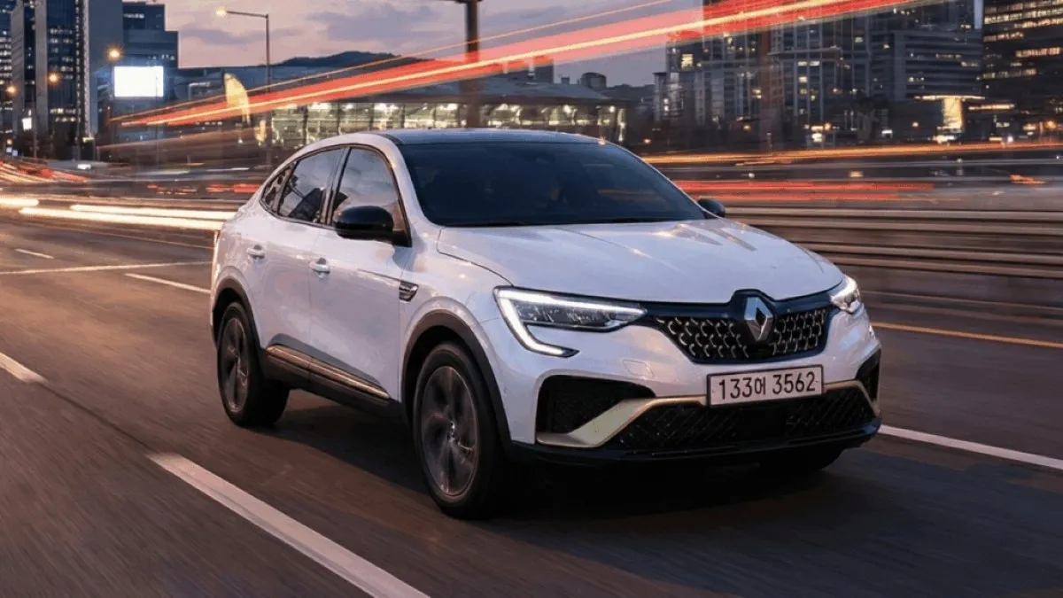 도로 위 르노 아르카나 / 사진=르노