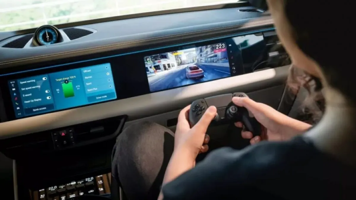 마칸 EV 게임을 하고 있는 모습 / 사진=포르쉐코리아