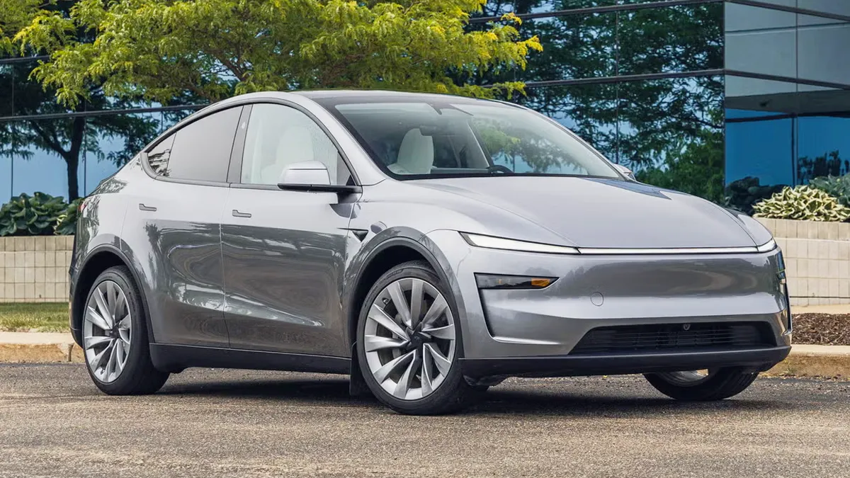 모델 Y / CarAndDriver