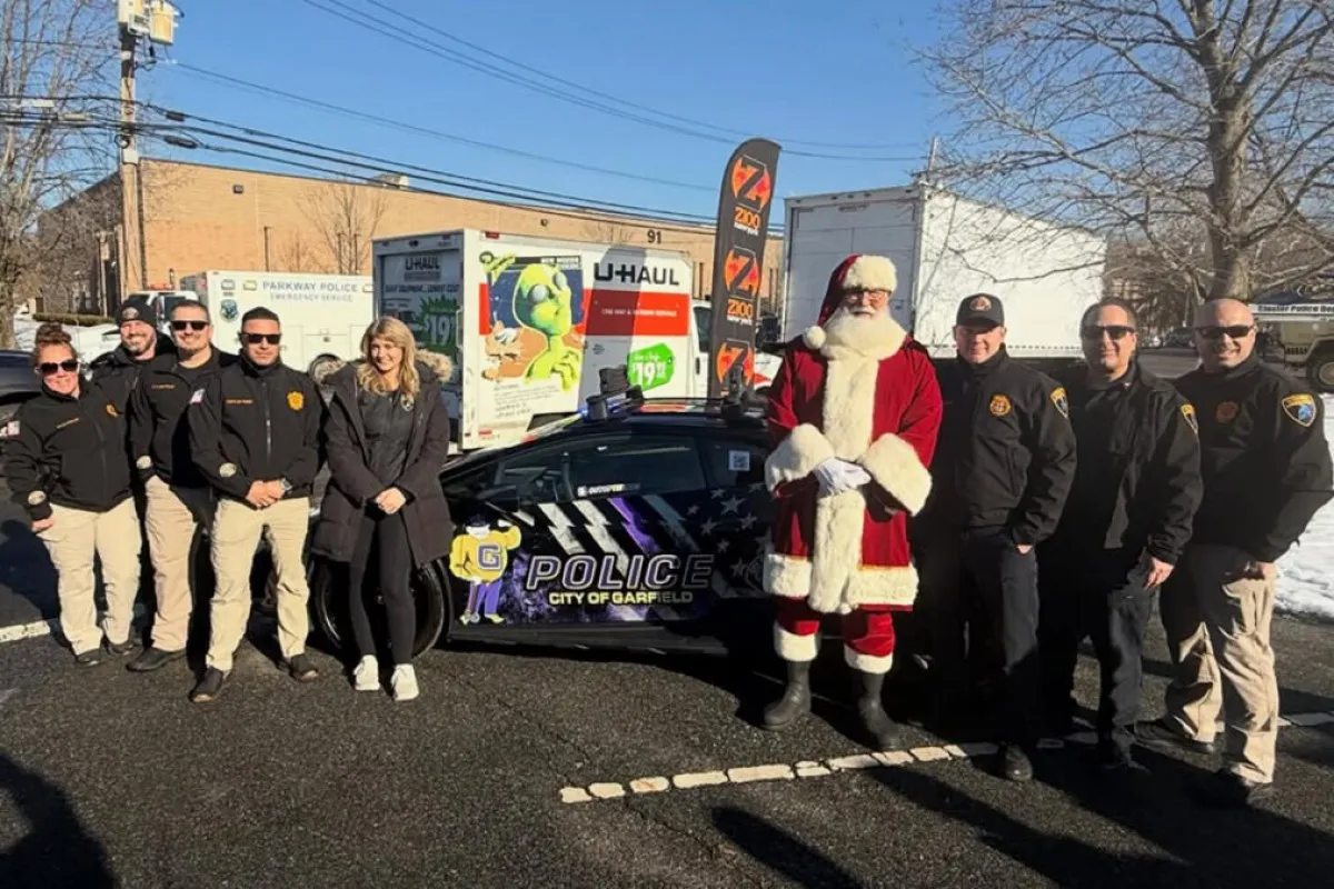 클로스터 소방서에서 열린 제37회 장난감 기증 행사 / 사진=인스타그램 ‘@garfieldpolice’