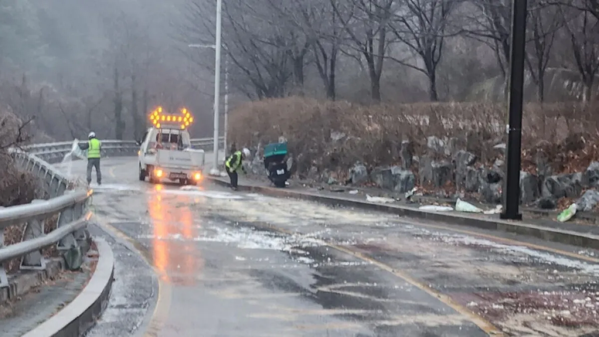 제설 작업 중인 인부 / 사진=SBS