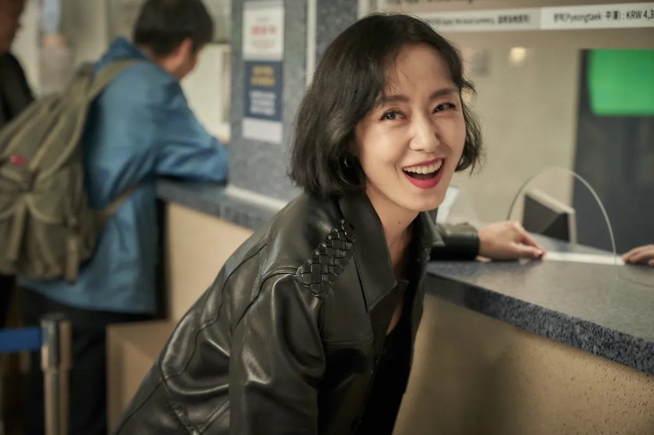 배우 전도연. 영화 ‘지푸라기라도 잡고 싶은 짐승들’ 스틸컷