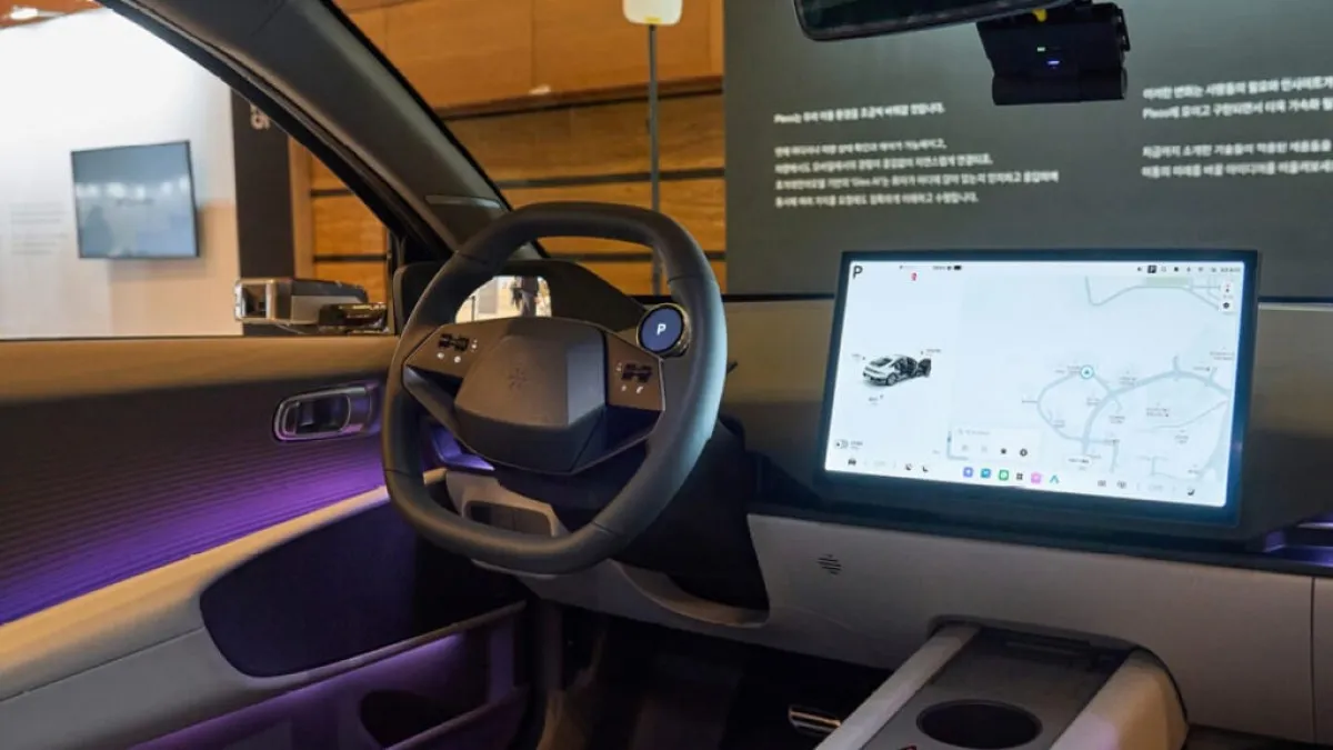플레오스 커넥트가 탑재된 SDV 테스트베드 차량의 실내 / 사진=현대차
