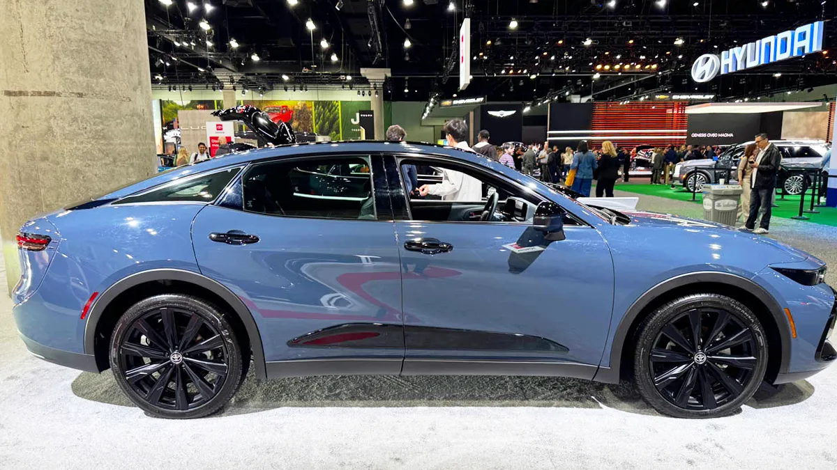 2026년형 토요타 크라운 나이트셰이드 / topelectricsuv