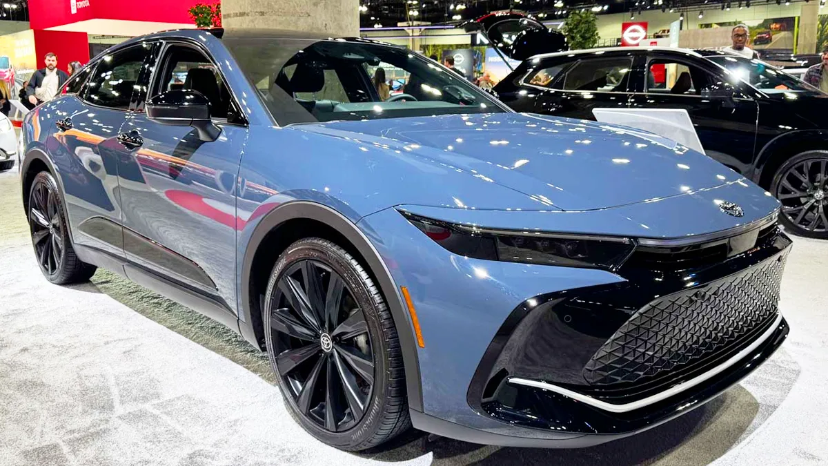 2026년형 토요타 크라운 나이트셰이드 / topelectricsuv