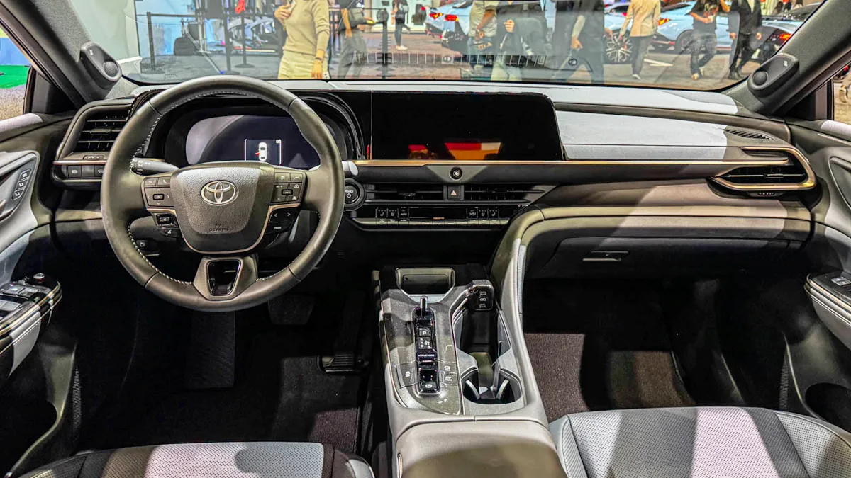 2026년형 토요타 크라운 나이트셰이드 실내 / topelectricsuv