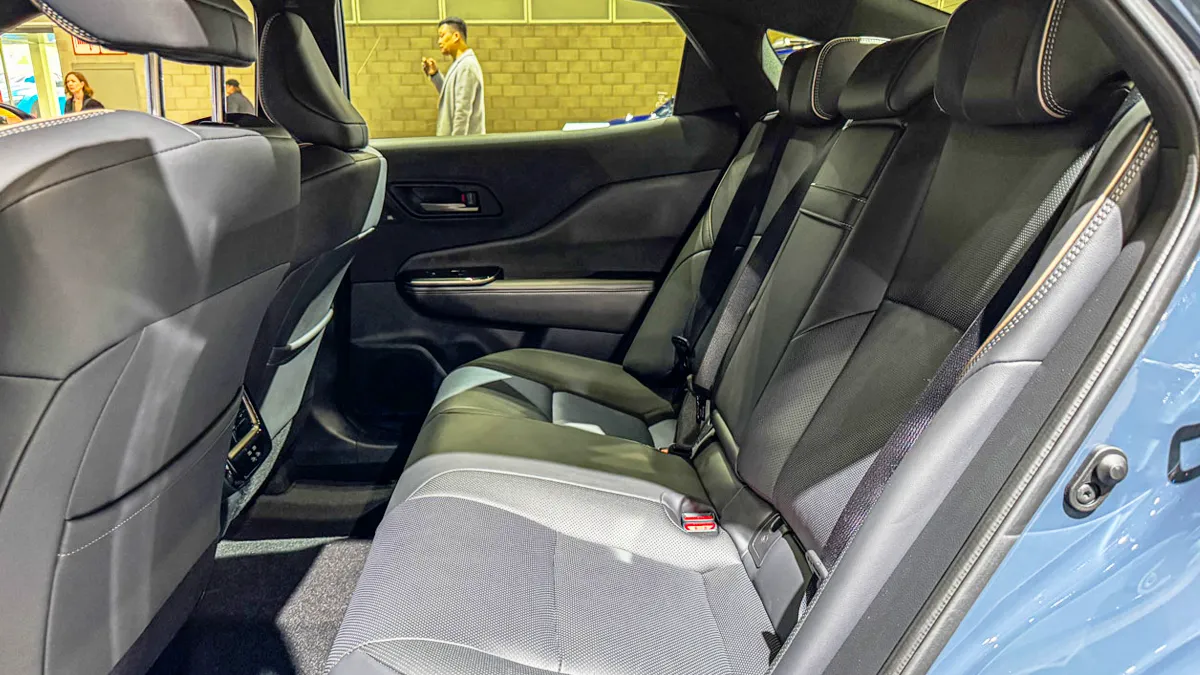 2026년형 토요타 크라운 나이트셰이드 실내 / topelectricsuv